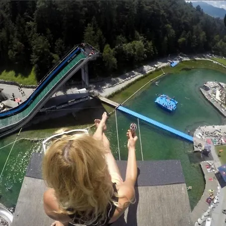 Ache アパート オエッツ